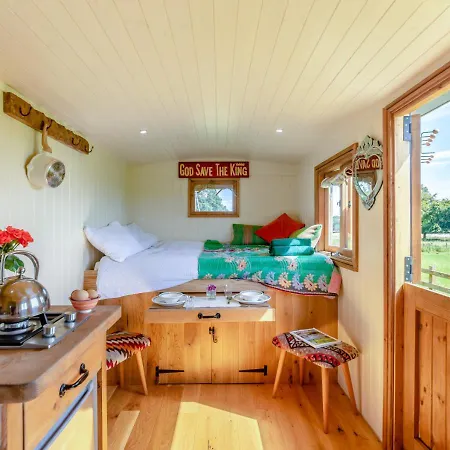 Honeysuckle Hut *